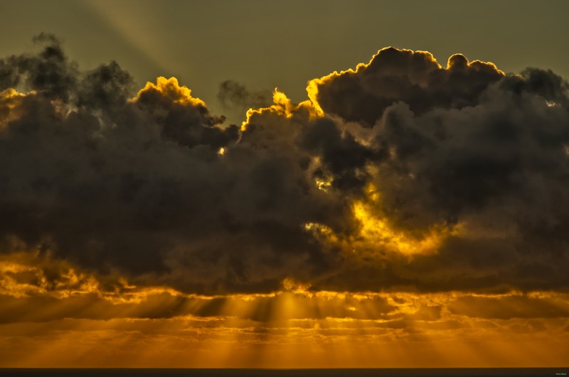 2025-09 - Howth Morning Cloudbreak - cover.SA709520.editted-1